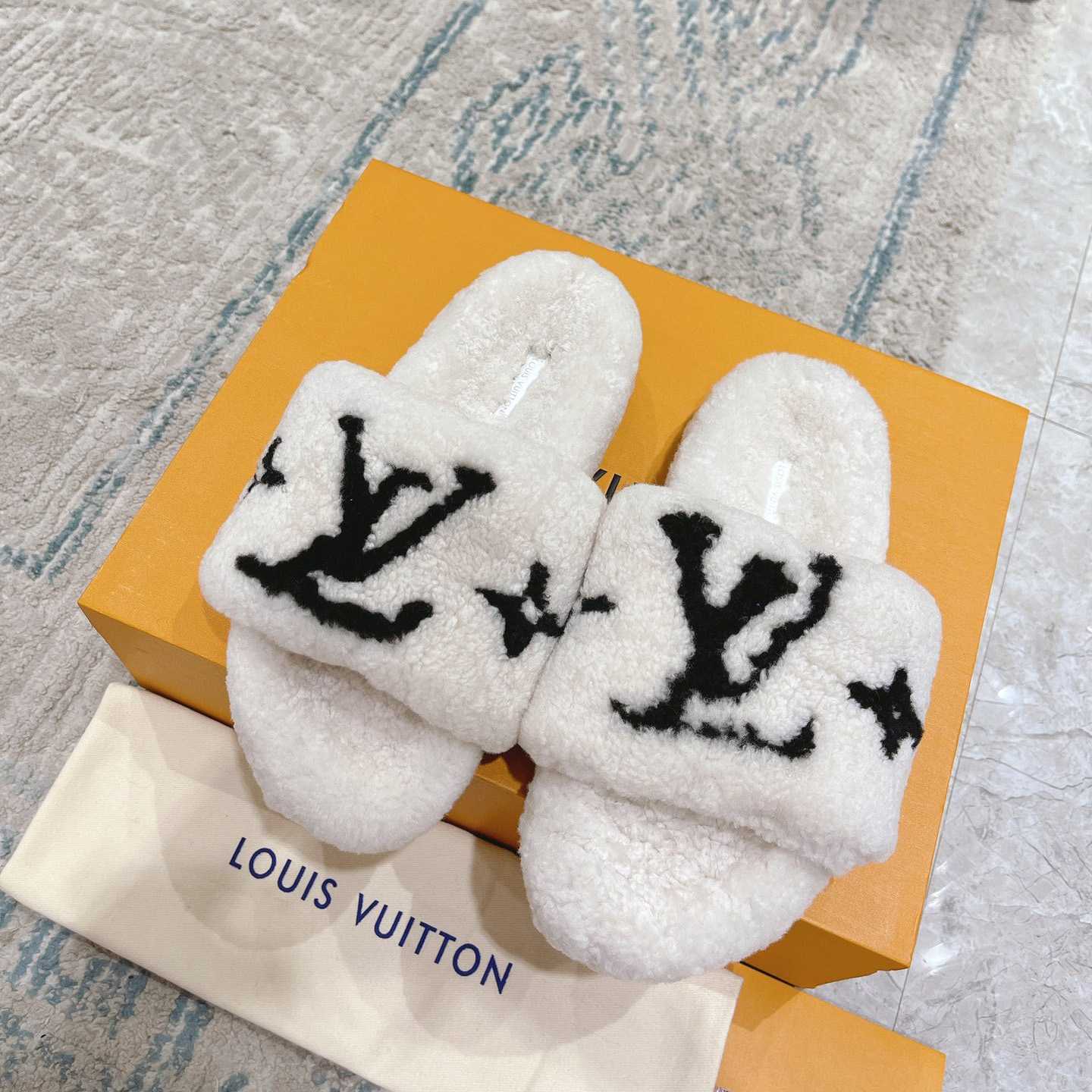Louis Vuitton Paseo Flat Comfort Mule - EUR FASHION
