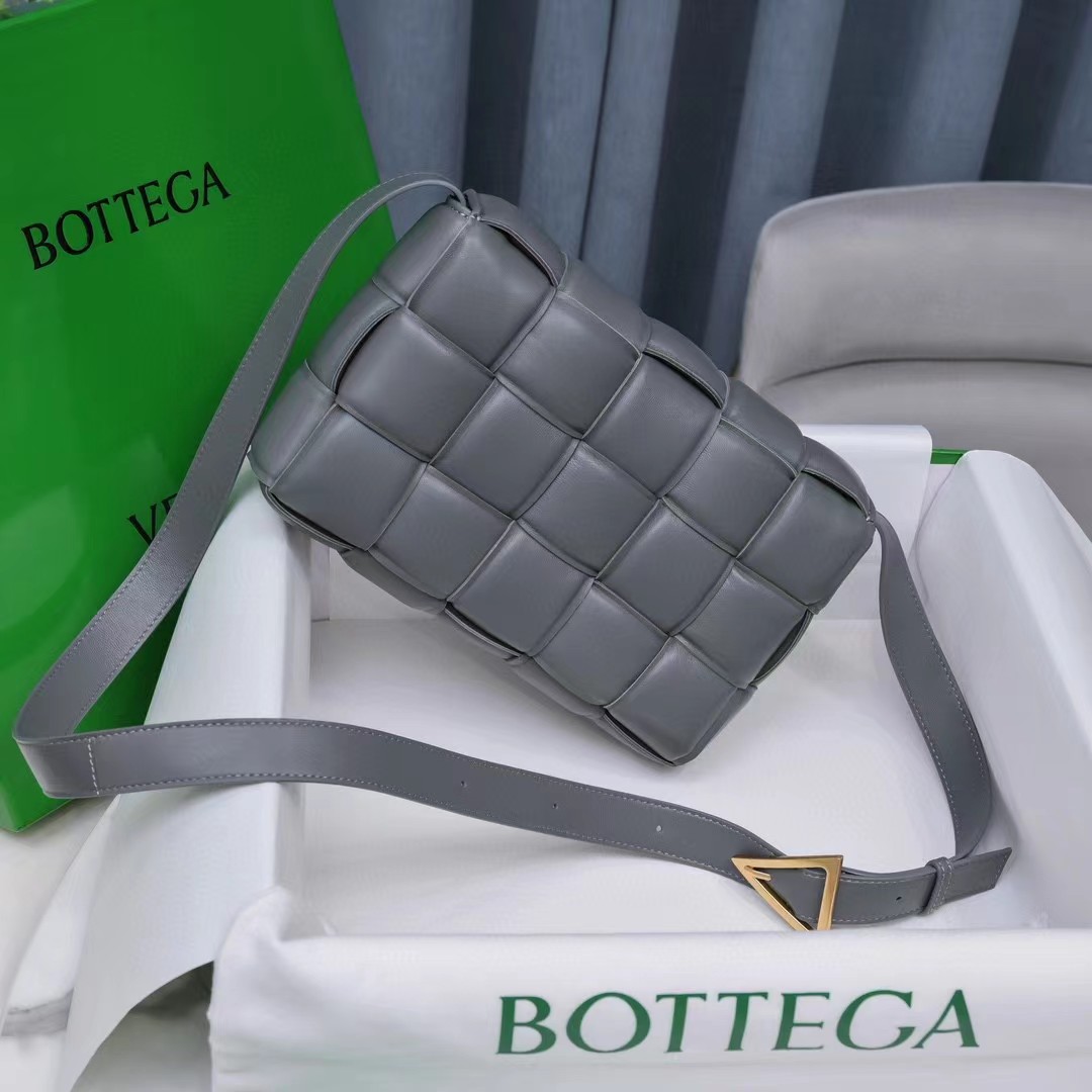 Bottega Veneta gepolsterte Kassette (26-18-8CM) - EUR FASHION