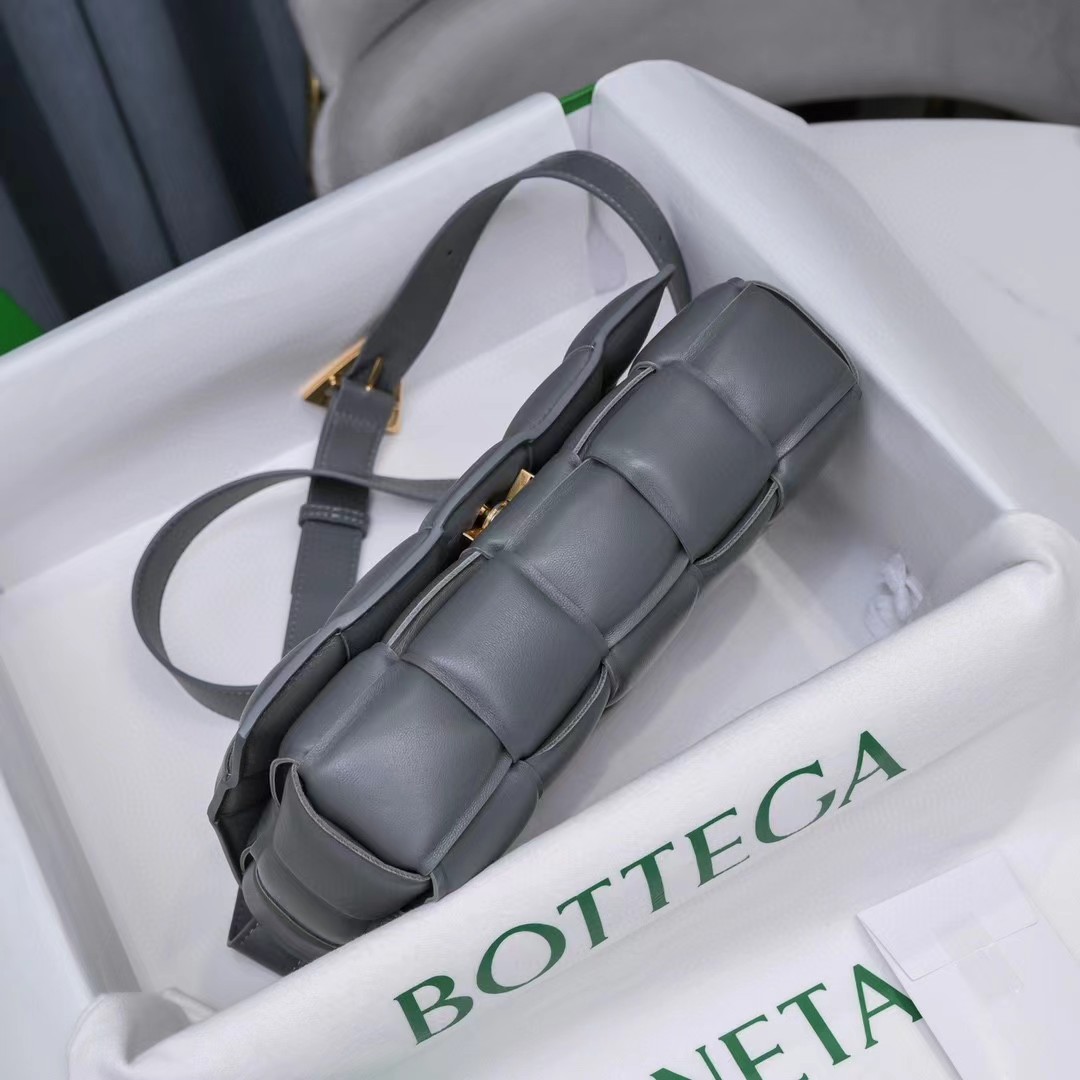 Bottega Veneta gepolsterte Kassette (26-18-8CM) - EUR FASHION