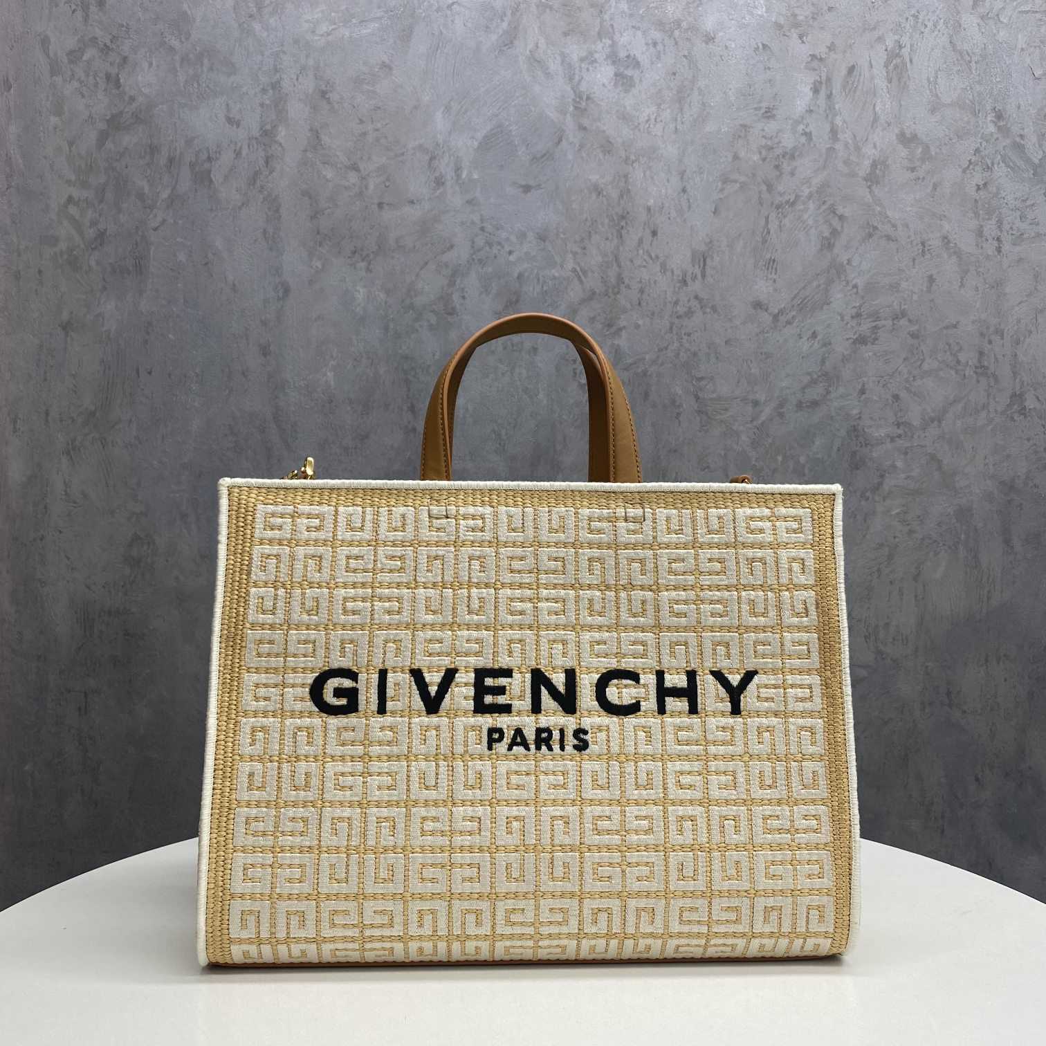 Mittlere G-Einkaufstasche von Givenchy aus besticktem 4G-Bast (37-28-11 cm) - EUR FASHION