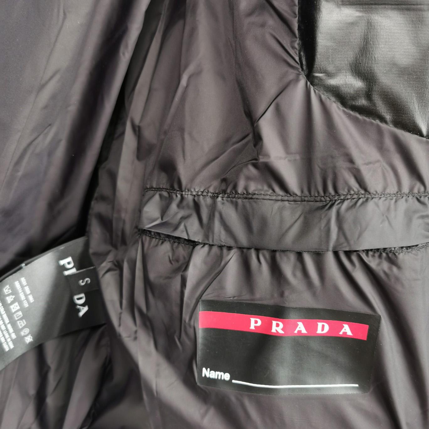 Kurz geschnittene Daunenjacke aus technischem Nylon von Prada - EUR FASHION