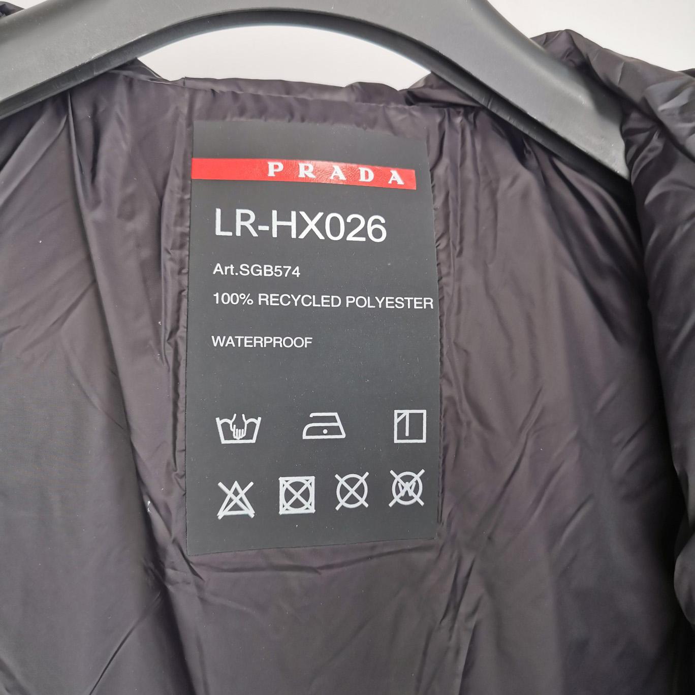Kurz geschnittene Daunenjacke aus technischem Nylon von Prada - EUR FASHION