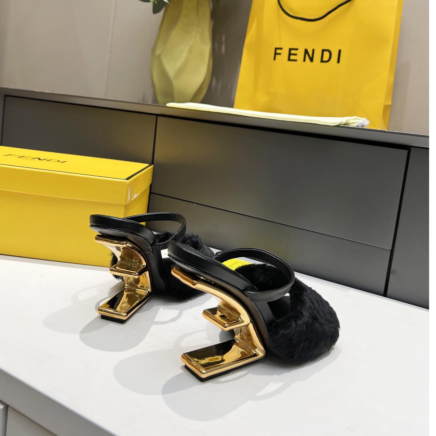 Fendi First Schwarze Nerz-Sandalen mit mittlerem Absatz - EUR FASHION