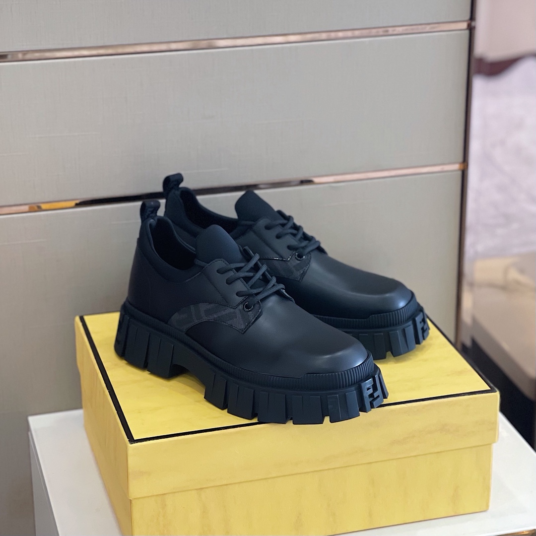 Fendi-Schnürschuhe aus schwarzem Leder - EUR FASHION