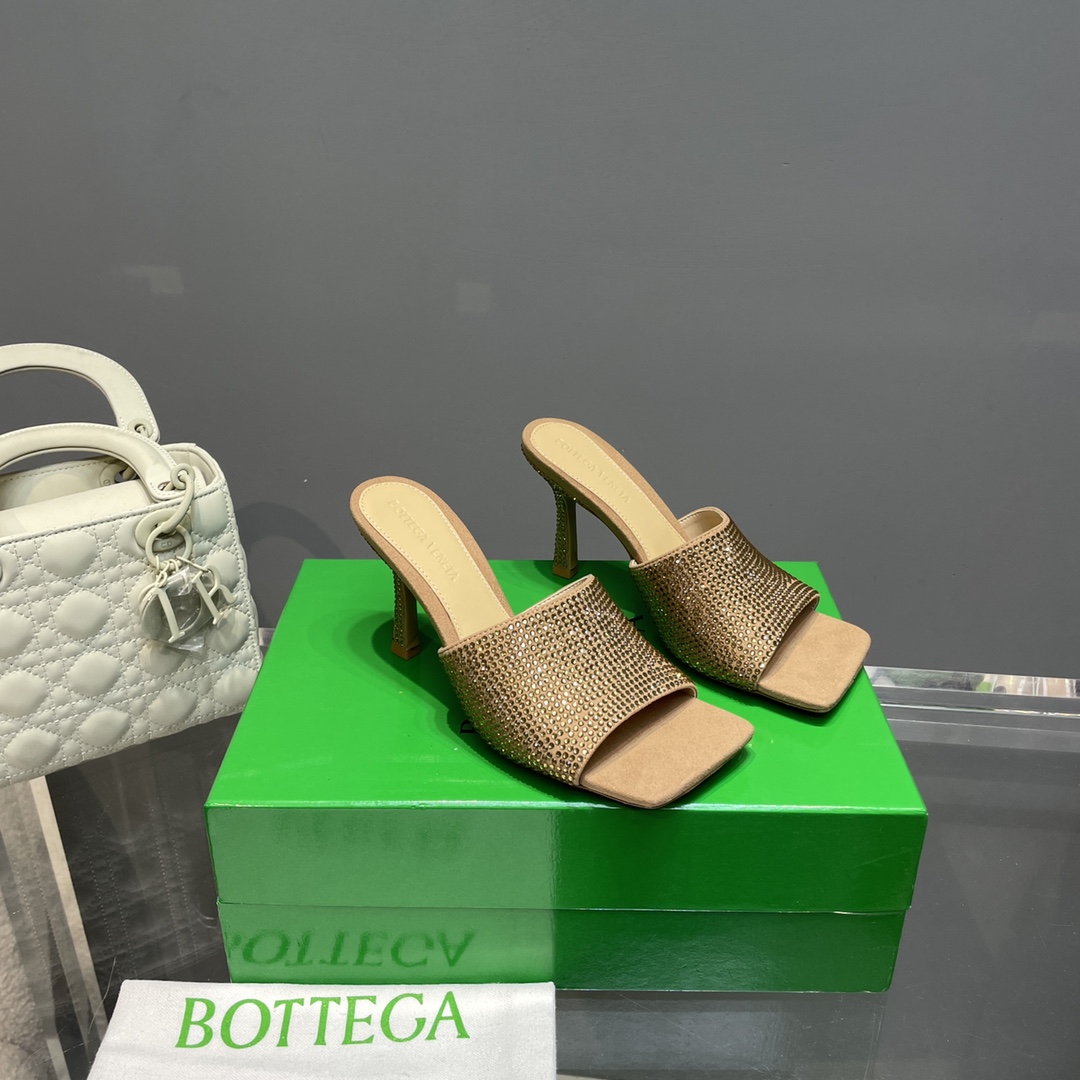 Bottega Veneta Stretch-Pantoletten aus Seide mit Strassverzierung - EUR FASHION