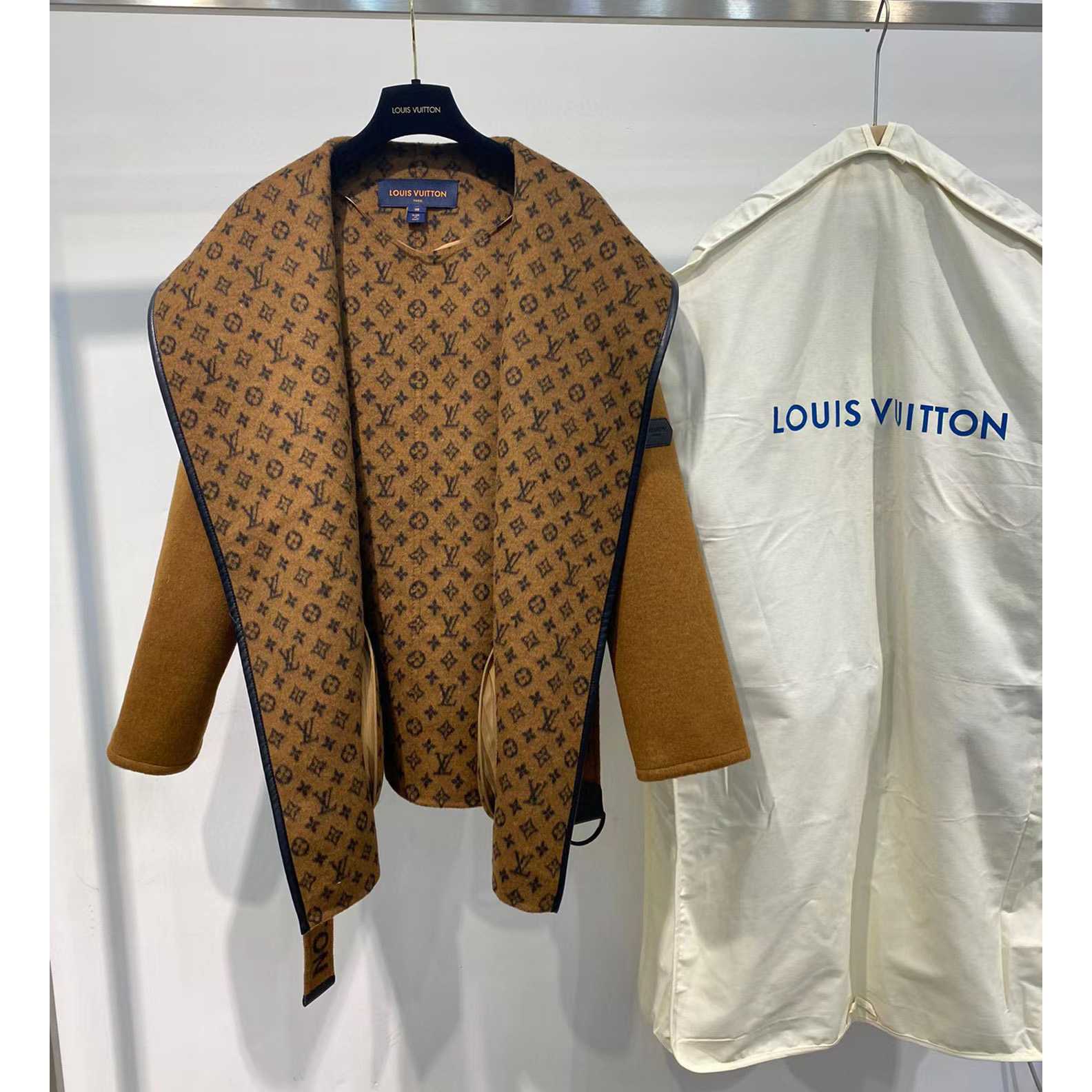 Louis Vuitton Signature Double Face Kurzer Wickelmantel - EUR FASHION