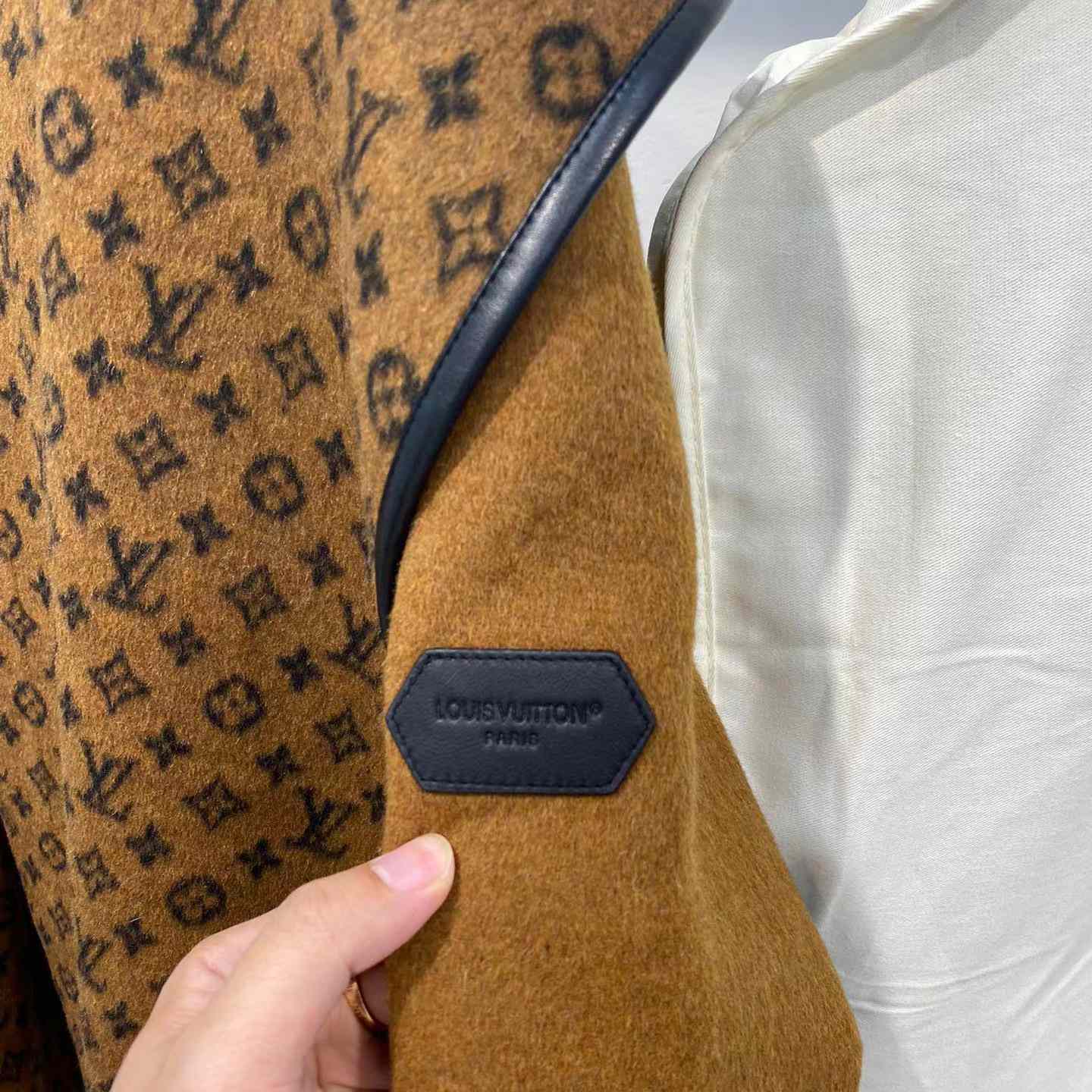 Louis Vuitton Signature Double Face Kurzer Wickelmantel - EUR FASHION