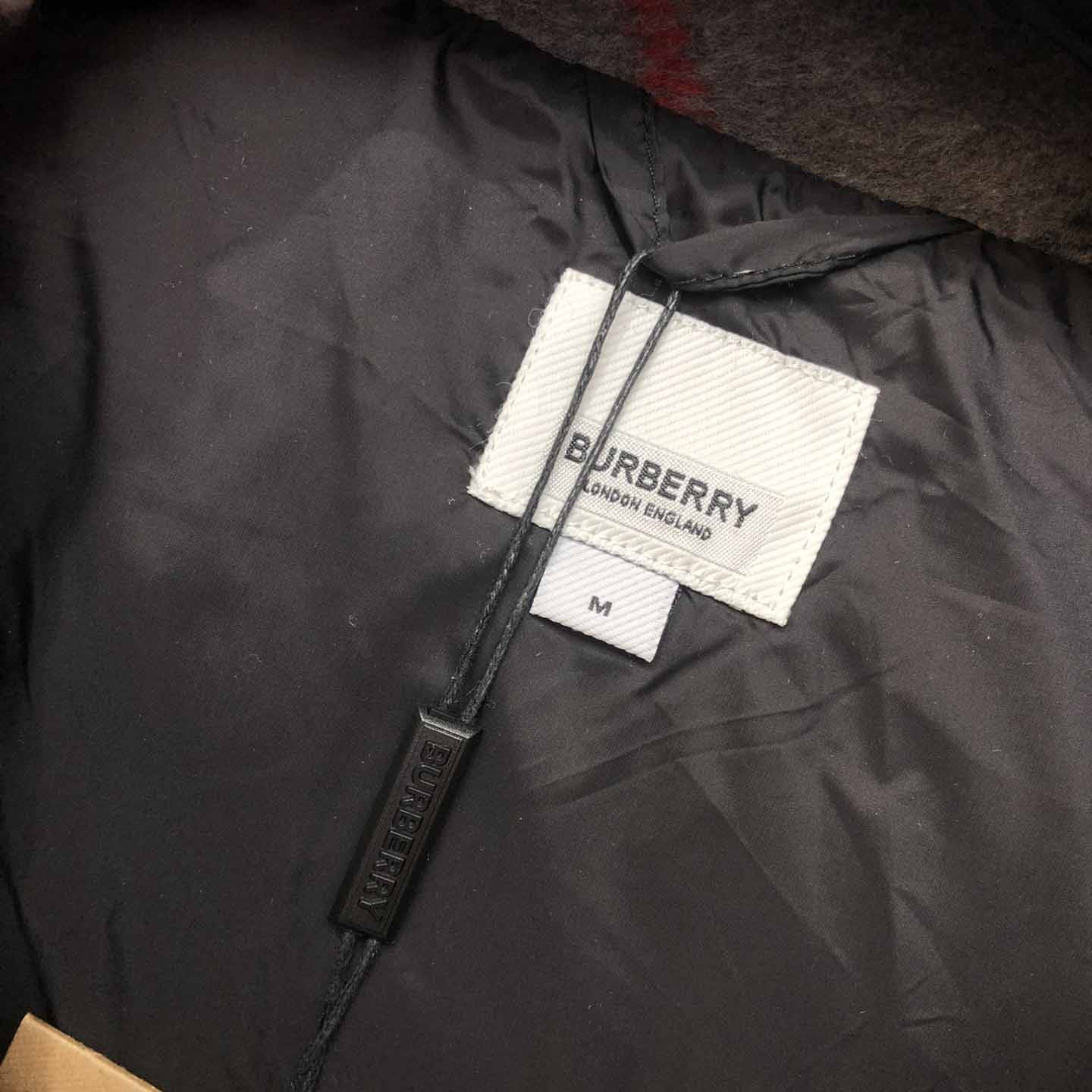 Burberry Puffermantel aus Nylon mit Logo-Applikation - EUR FASHION