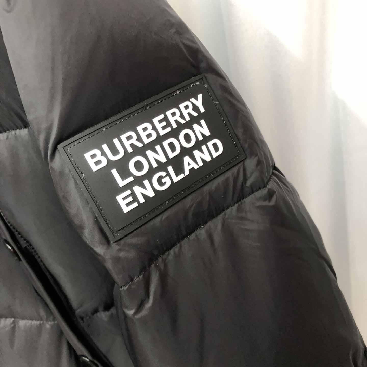 Burberry Puffermantel aus Nylon mit Logo-Applikation - EUR FASHION