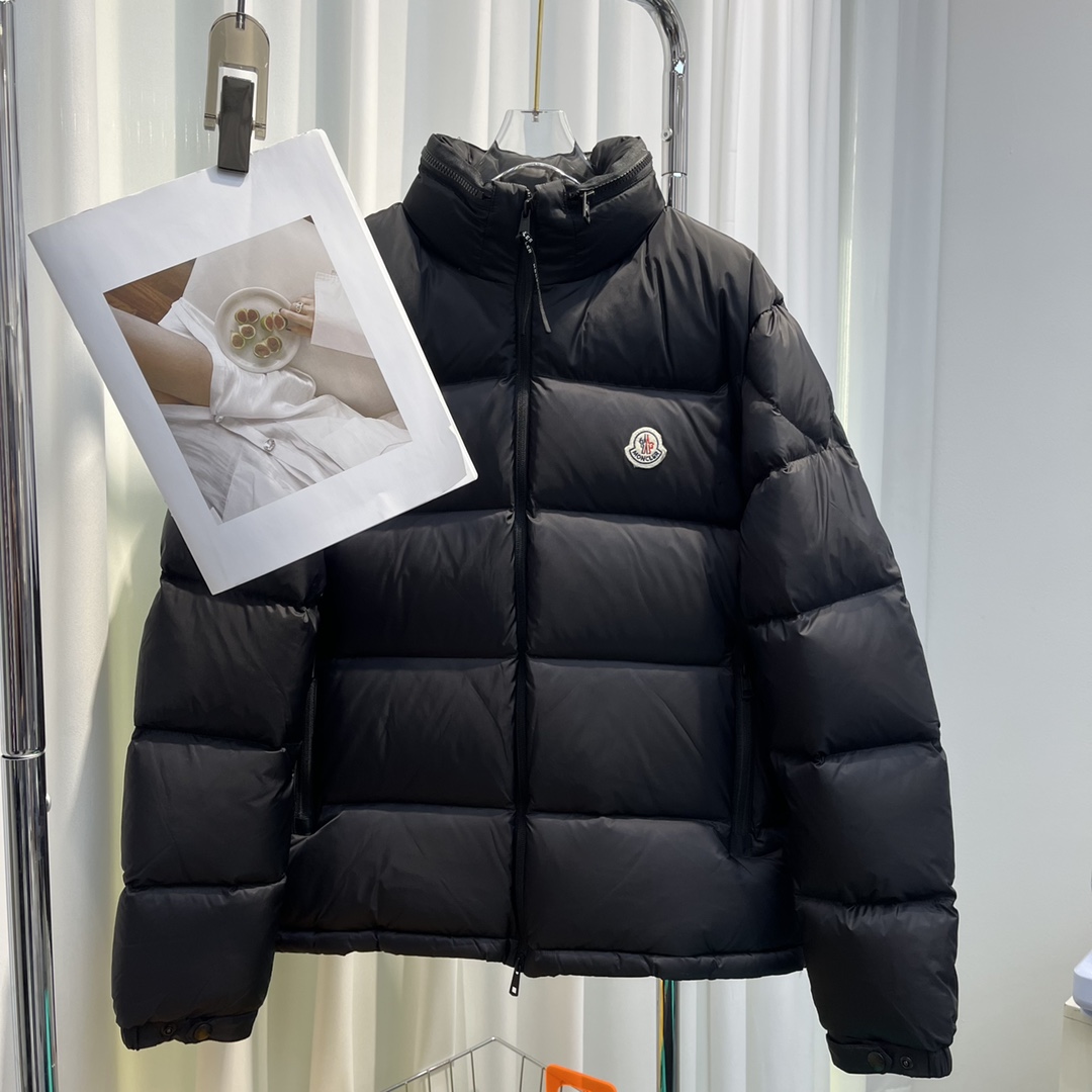 Kurze Daunenjacke von Moncler Peuplier - EUR FASHION