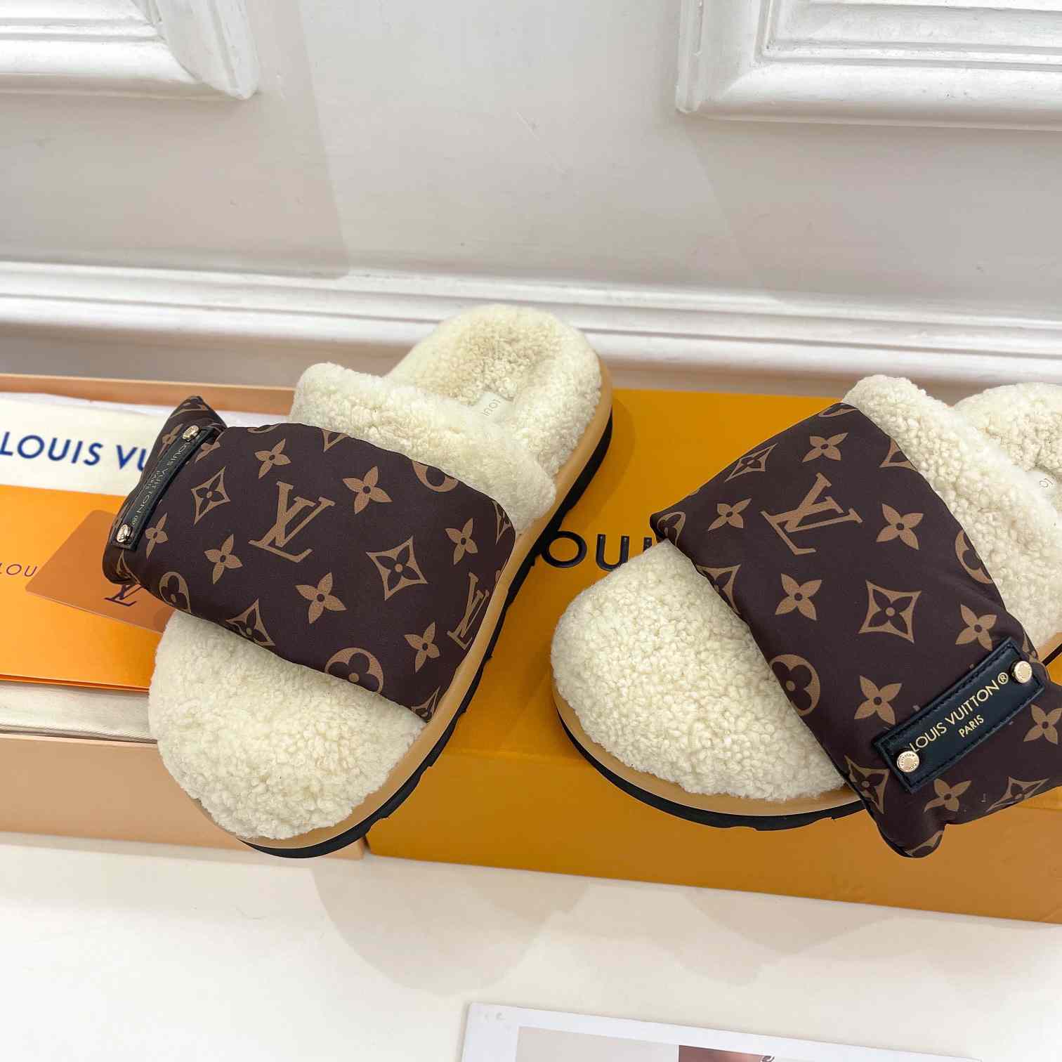 Louis Vuitton Slipper Pillow Flat Comfort Mule 1AAM41 - EUR FASHION