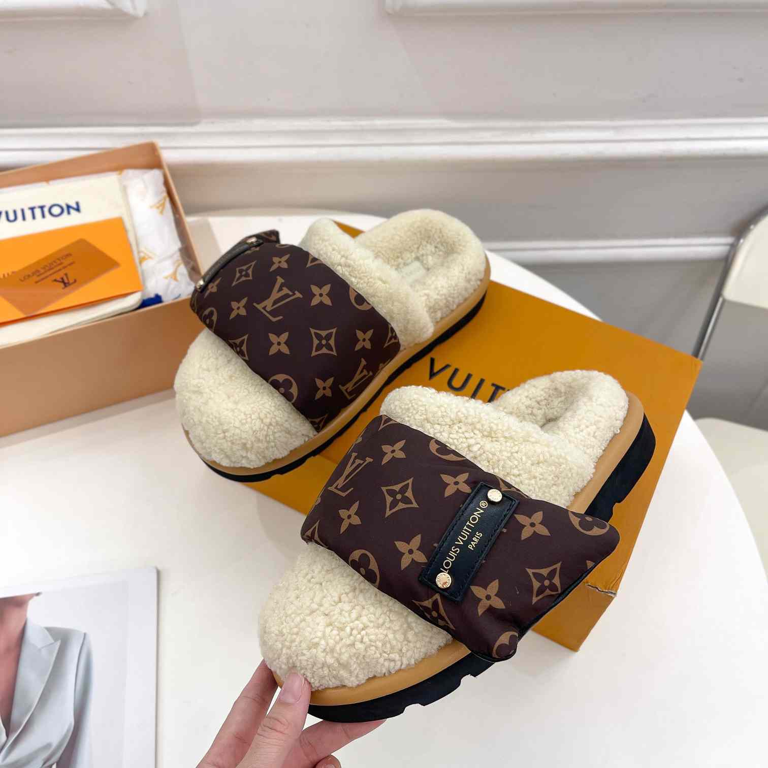 Louis Vuitton Slipper Pillow Flat Comfort Mule 1AAM41 - EUR FASHION