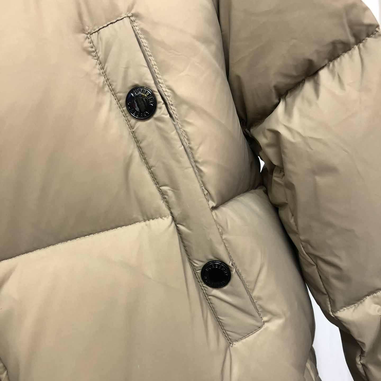 Burberry Puffermantel aus Nylon mit Logo-Applikation - EUR FASHION