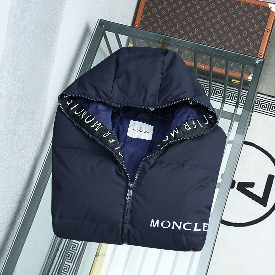 Moncler kurze Daunenjacke - EUR FASHION