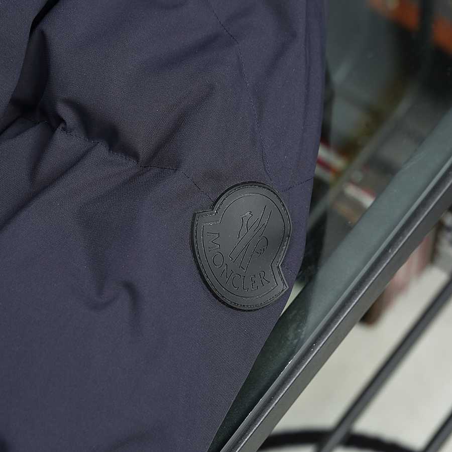 Moncler kurze Daunenjacke - EUR FASHION