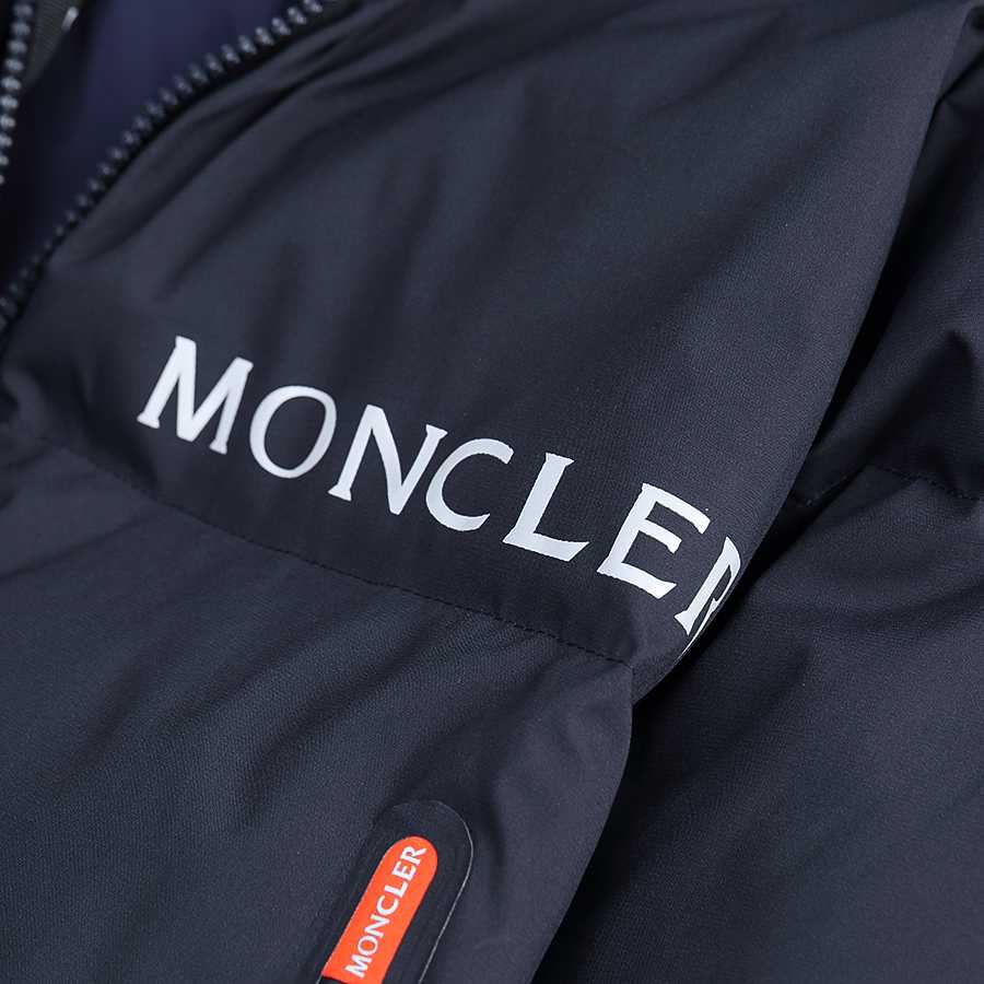 Moncler kurze Daunenjacke - EUR FASHION