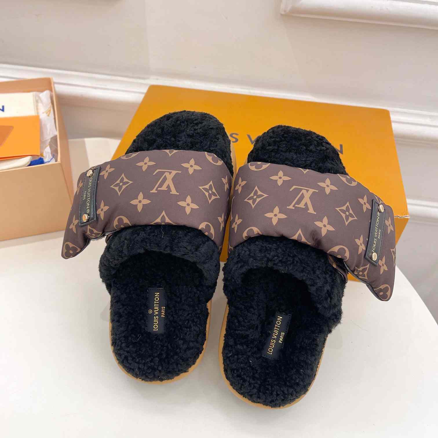 Louis Vuitton Slipper Pillow Flat Comfort Mule 1AAM3L - EUR FASHION