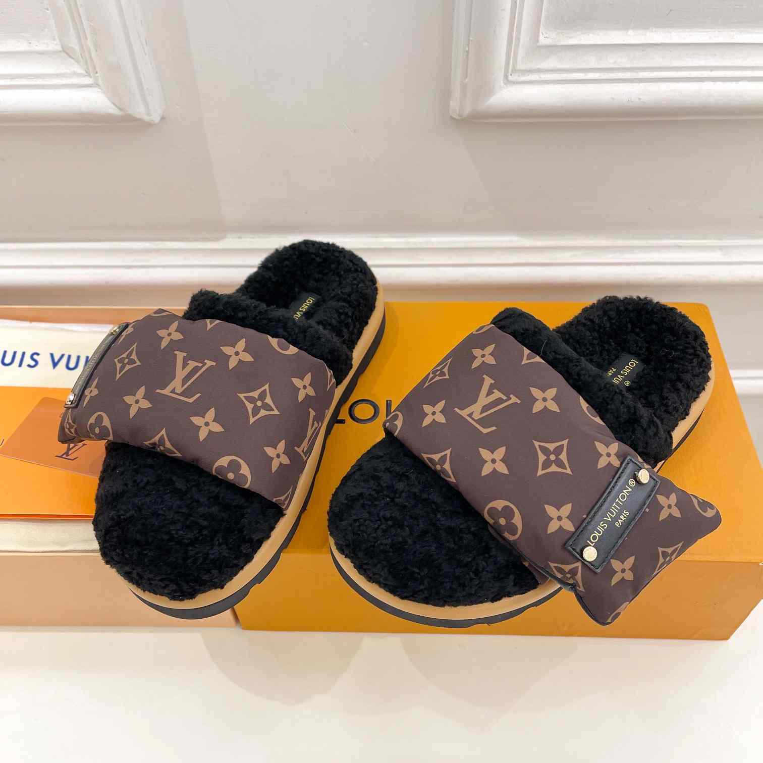 Louis Vuitton Slipper Pillow Flat Comfort Mule 1AAM3L - EUR FASHION