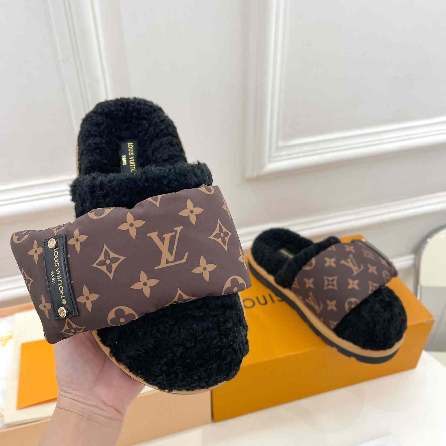 Louis Vuitton Slipper Pillow Flat Comfort Mule 1AAM3L - EUR FASHION