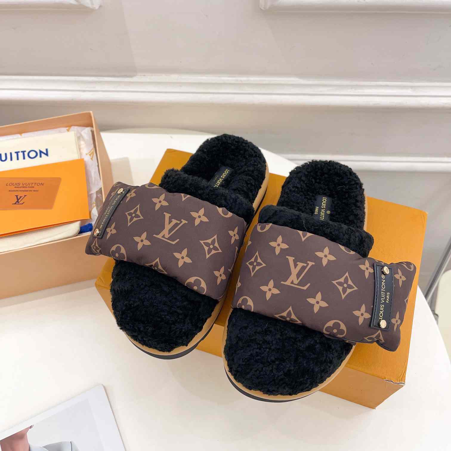 Louis Vuitton Slipper Pillow Flat Comfort Mule 1AAM3L - EUR FASHION