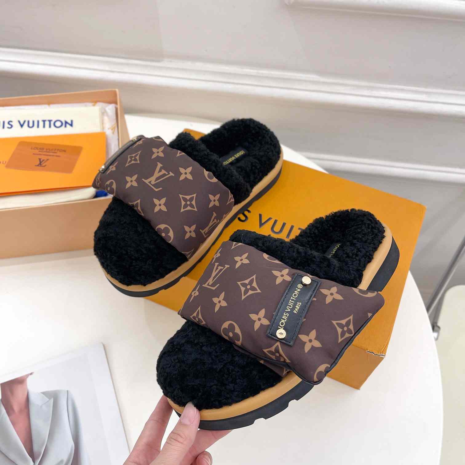 Louis Vuitton Slipper Pillow Flat Comfort Mule 1AAM3L - EUR FASHION