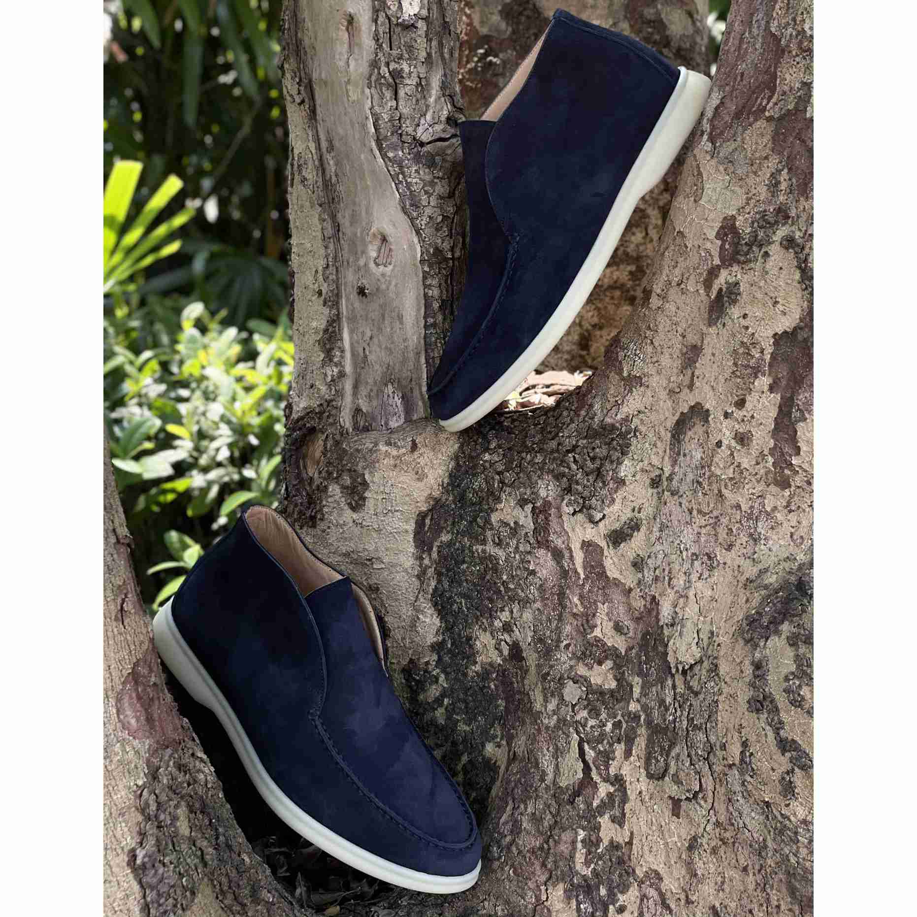 Loro Piana Sommer-Walk-Slipper mit weißer Sohle in Kaviar - EUR FASHION