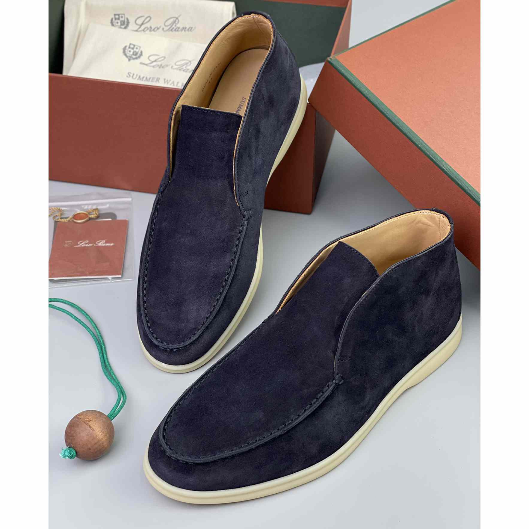Loro Piana Sommer-Walk-Slipper mit weißer Sohle in Kaviar - EUR FASHION