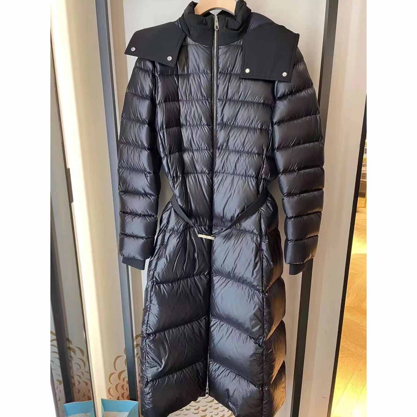 Burberry Puffermantel aus Nylon mit Kontrastkapuze - EUR FASHION