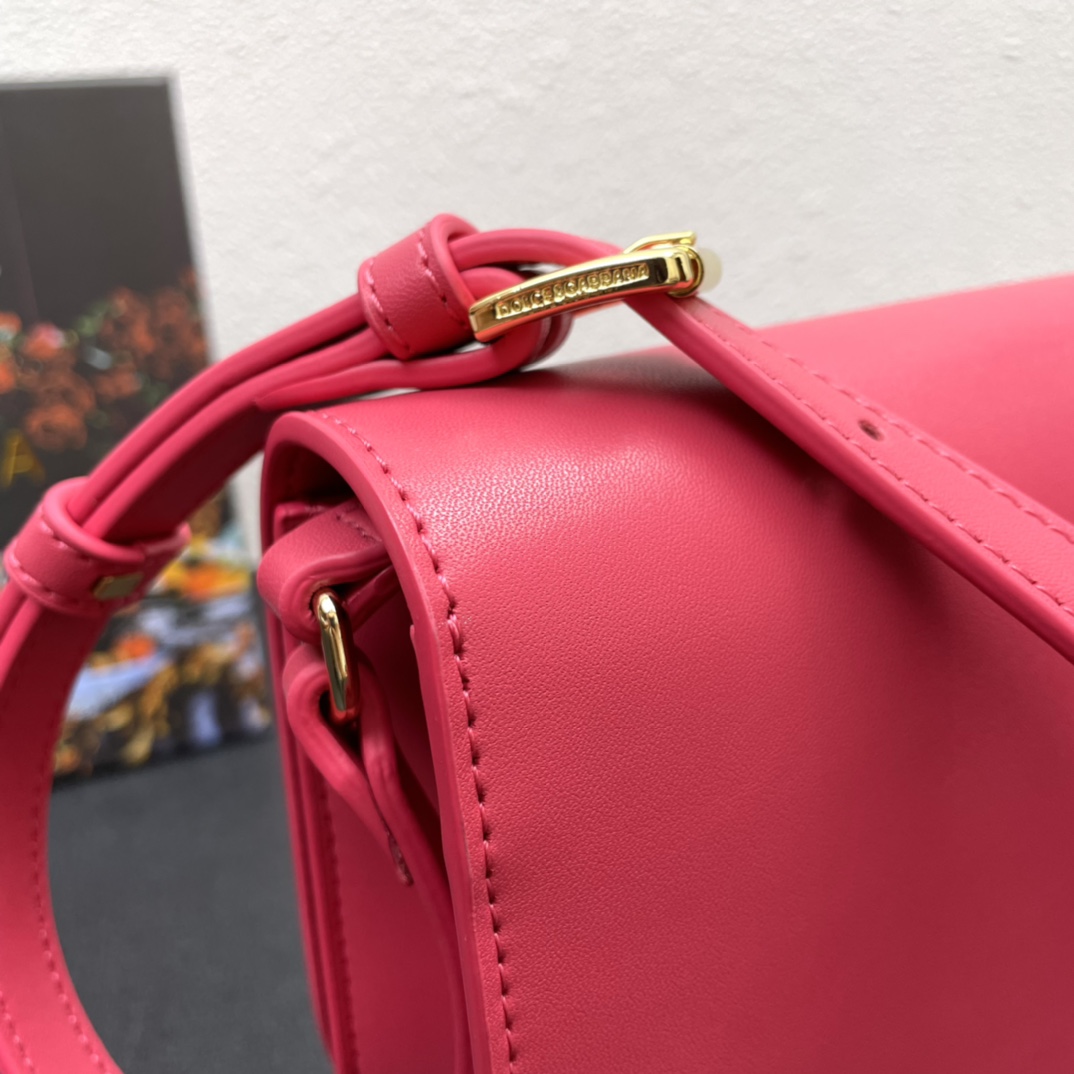 Dolce & Gabbana Umhängetasche aus Kalbsleder mit DG-Logo (20–16–5 cm) - EUR FASHION