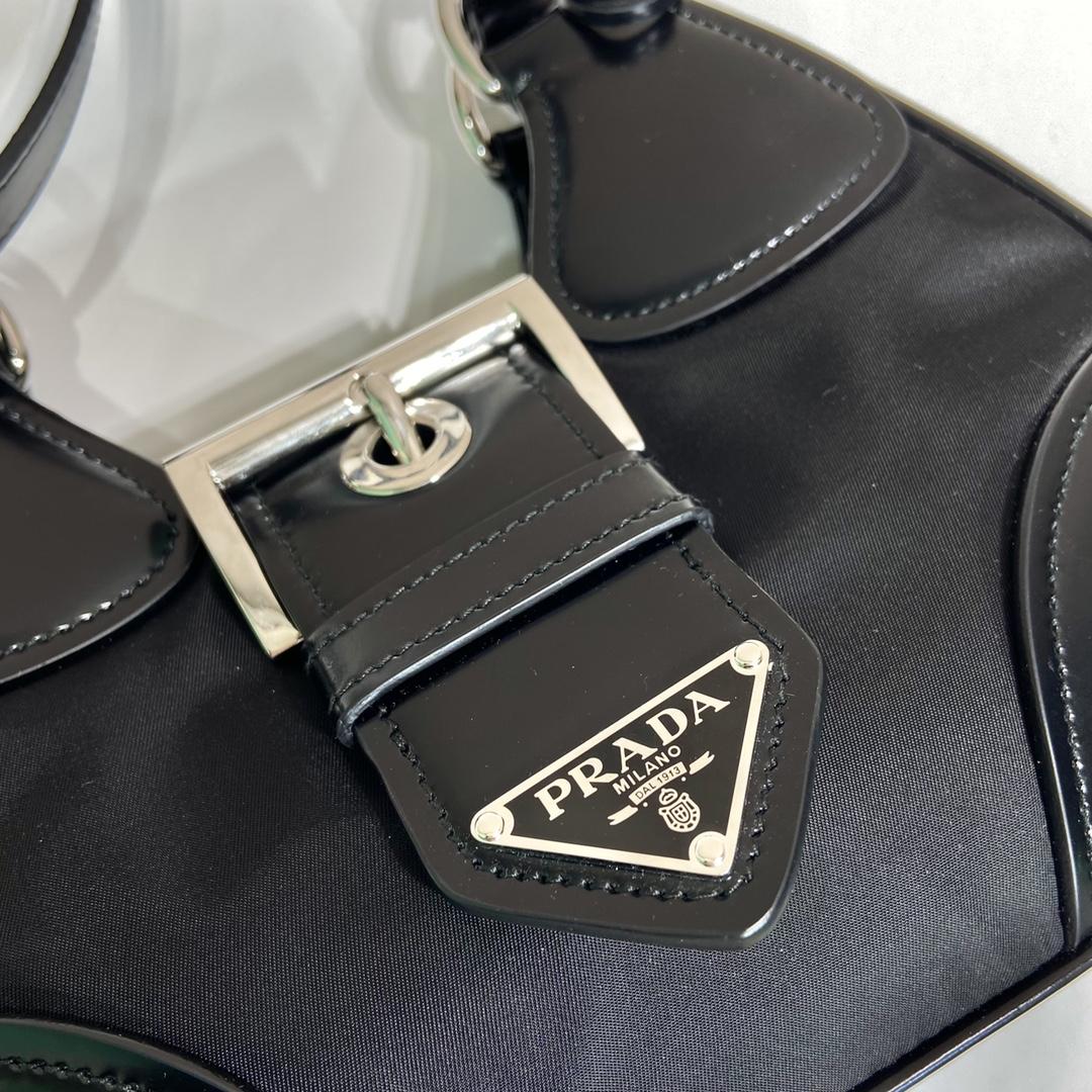 Prada Moon Re-Nylon- und Ledertasche (22,5–16–7,5 cm) - EUR FASHION