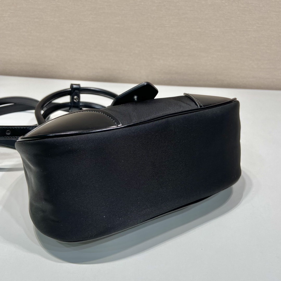Prada Moon Re-Nylon- und Ledertasche (22,5–16–7,5 cm) - EUR FASHION