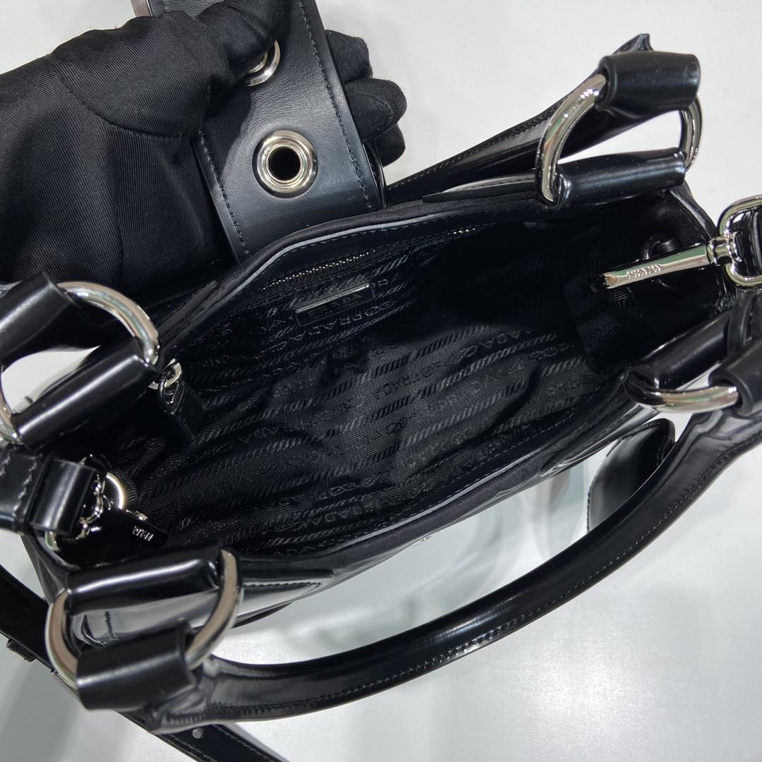 Prada Moon Re-Nylon- und Ledertasche (22,5–16–7,5 cm) - EUR FASHION