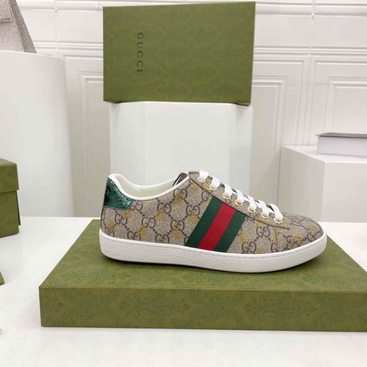 Gucci Ace GG Supreme Bees Sneaker - EUR FASHION