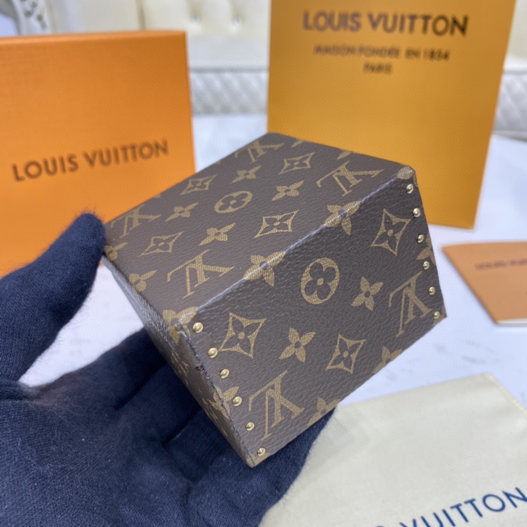 Louis Vuitton Hartschalen-Ringbox (7,5–7,5–5 cm) - EUR FASHION