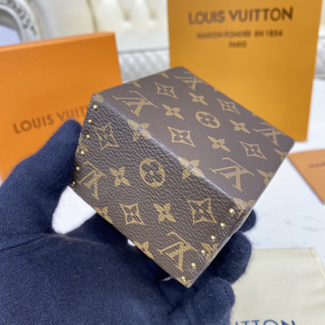 Louis Vuitton Hartschalen-Ringbox (7,5–7,5–5 cm) - EUR FASHION