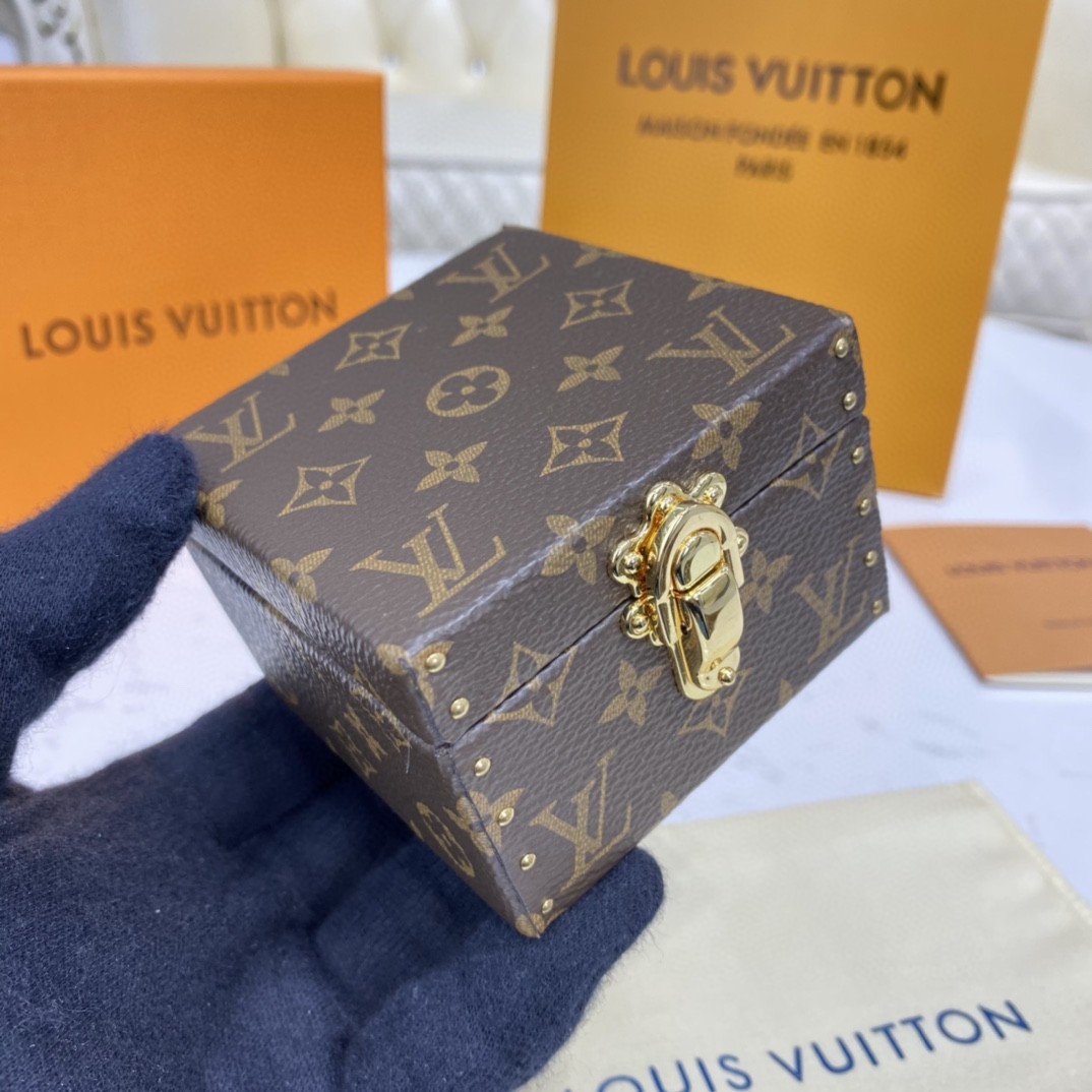 Louis Vuitton Hartschalen-Ringbox (7,5–7,5–5 cm) - EUR FASHION