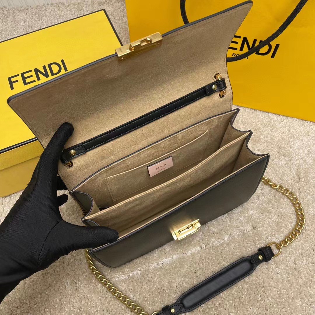 Fendi Kan I Schwarze Ledertasche (25-17-10 cm) - EUR FASHION