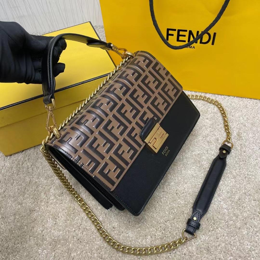 Fendi Kan I Schwarze Ledertasche (25-17-10 cm) - EUR FASHION