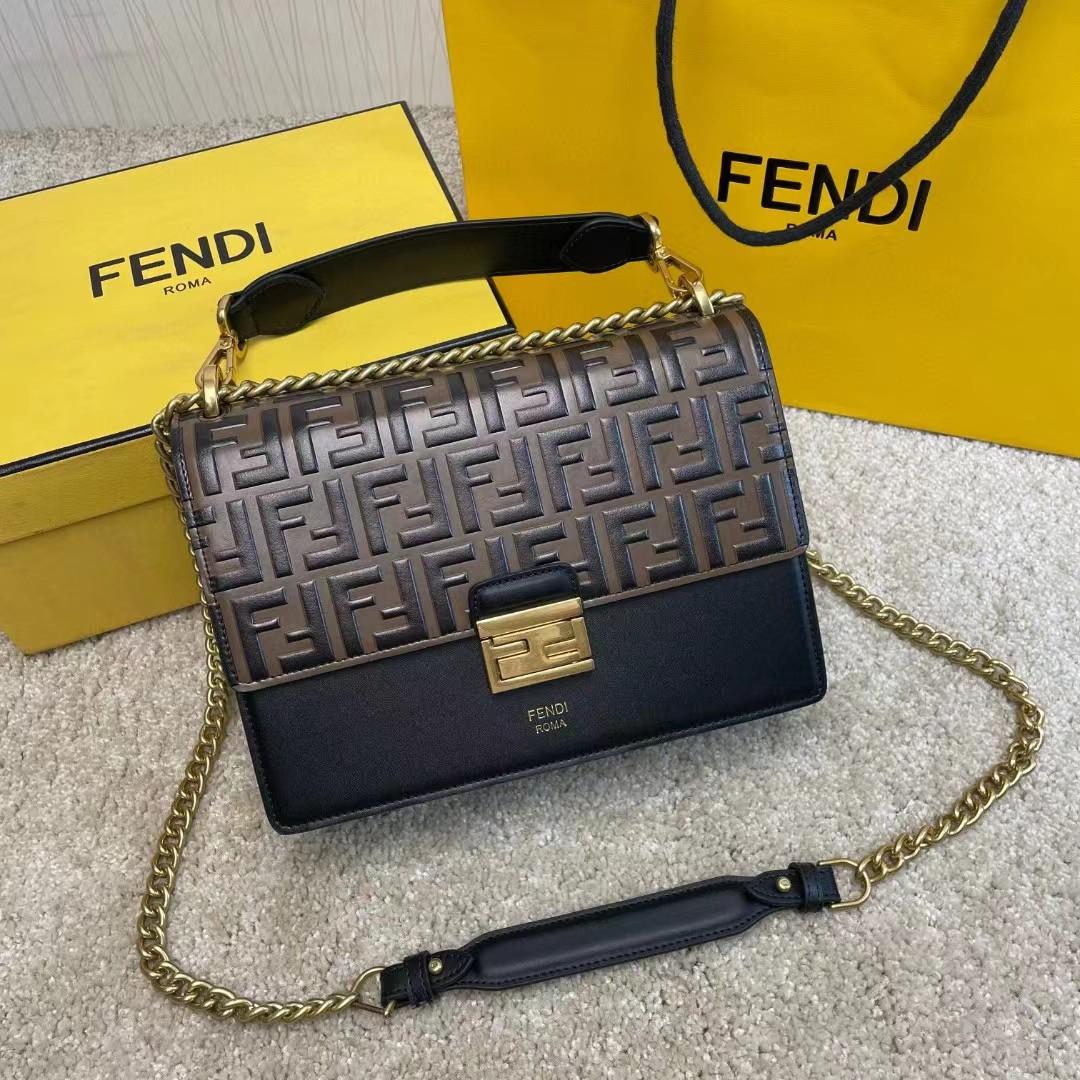 Fendi Kan I Schwarze Ledertasche (25-17-10 cm) - EUR FASHION