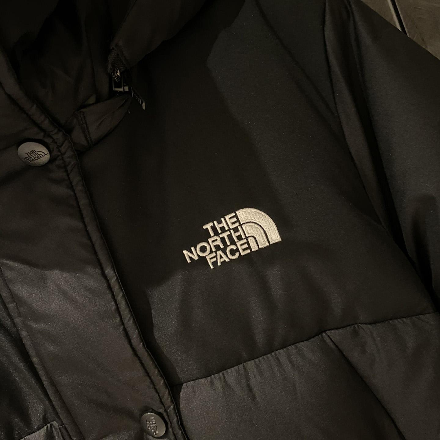 Wattierter Mantel mit aufgesticktem Logo von The North Face - EUR FASHION