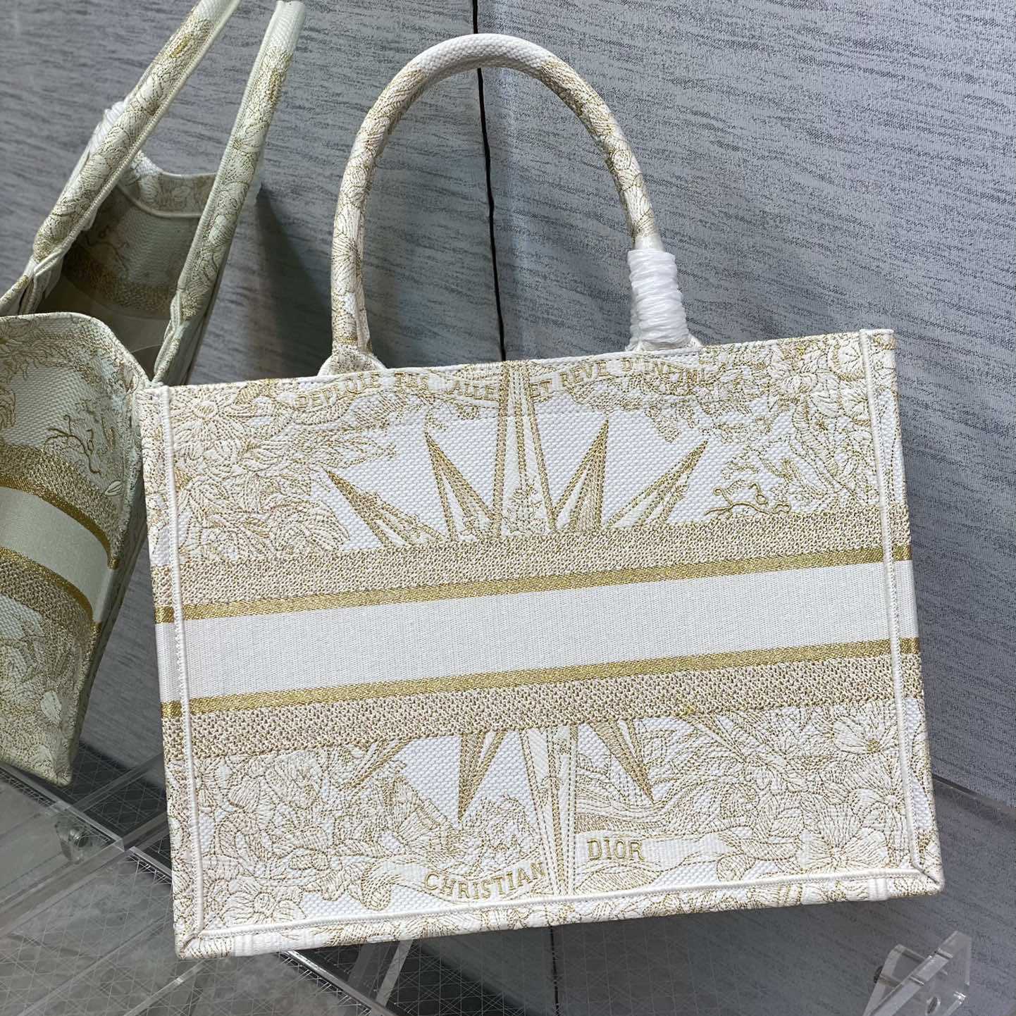 Mittlere Dior-Buchtasche von Dior (36–18–28 cm) - EUR FASHION