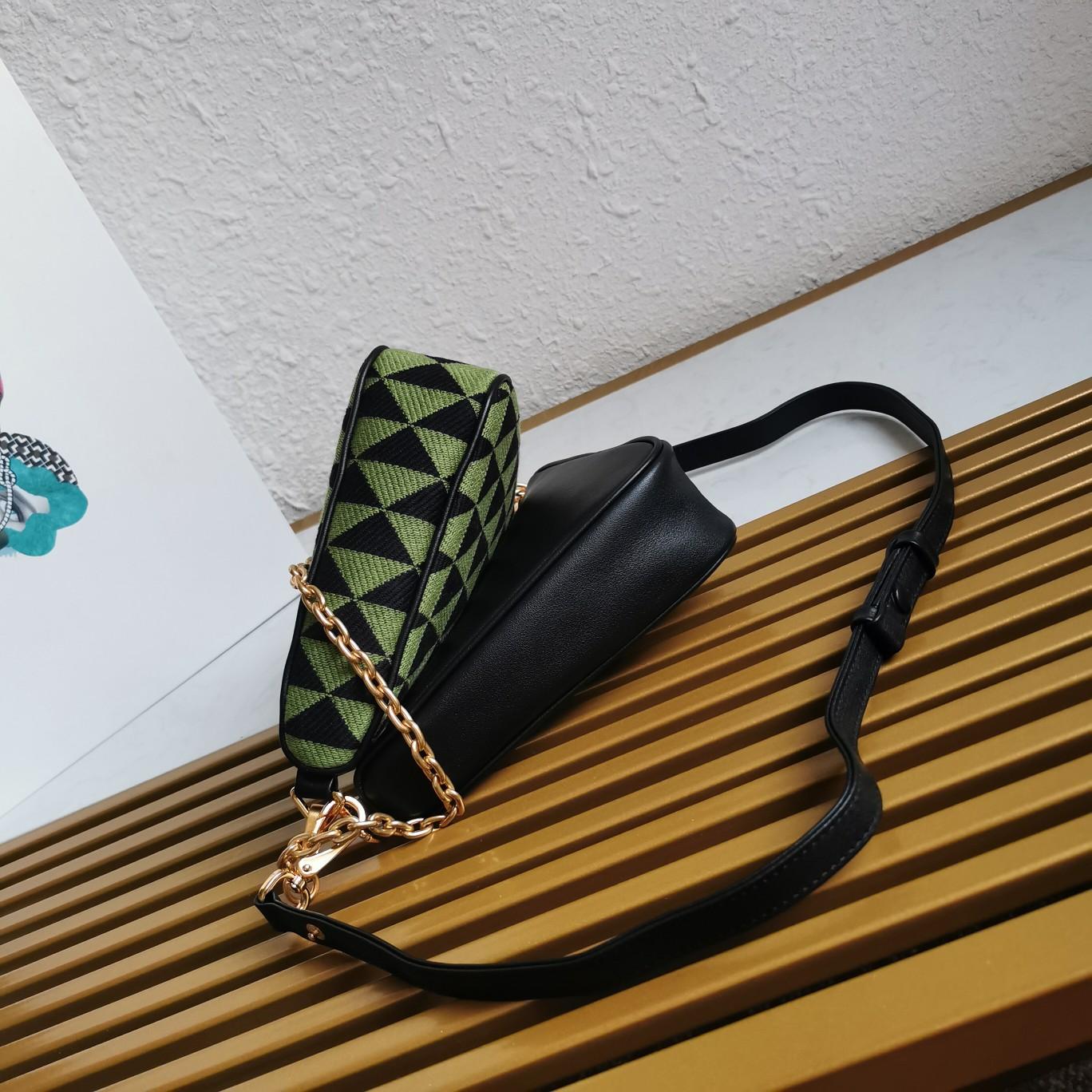 Prada Symbole Minitasche aus Leder und Stoff (26-16-13 cm) - EUR FASHION