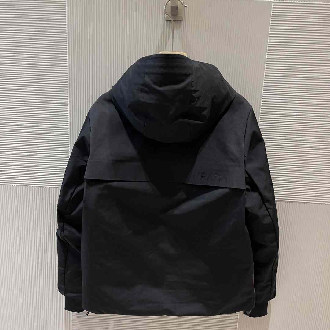 Pufferjacke mit Prada-Logo und Kapuze - EUR FASHION