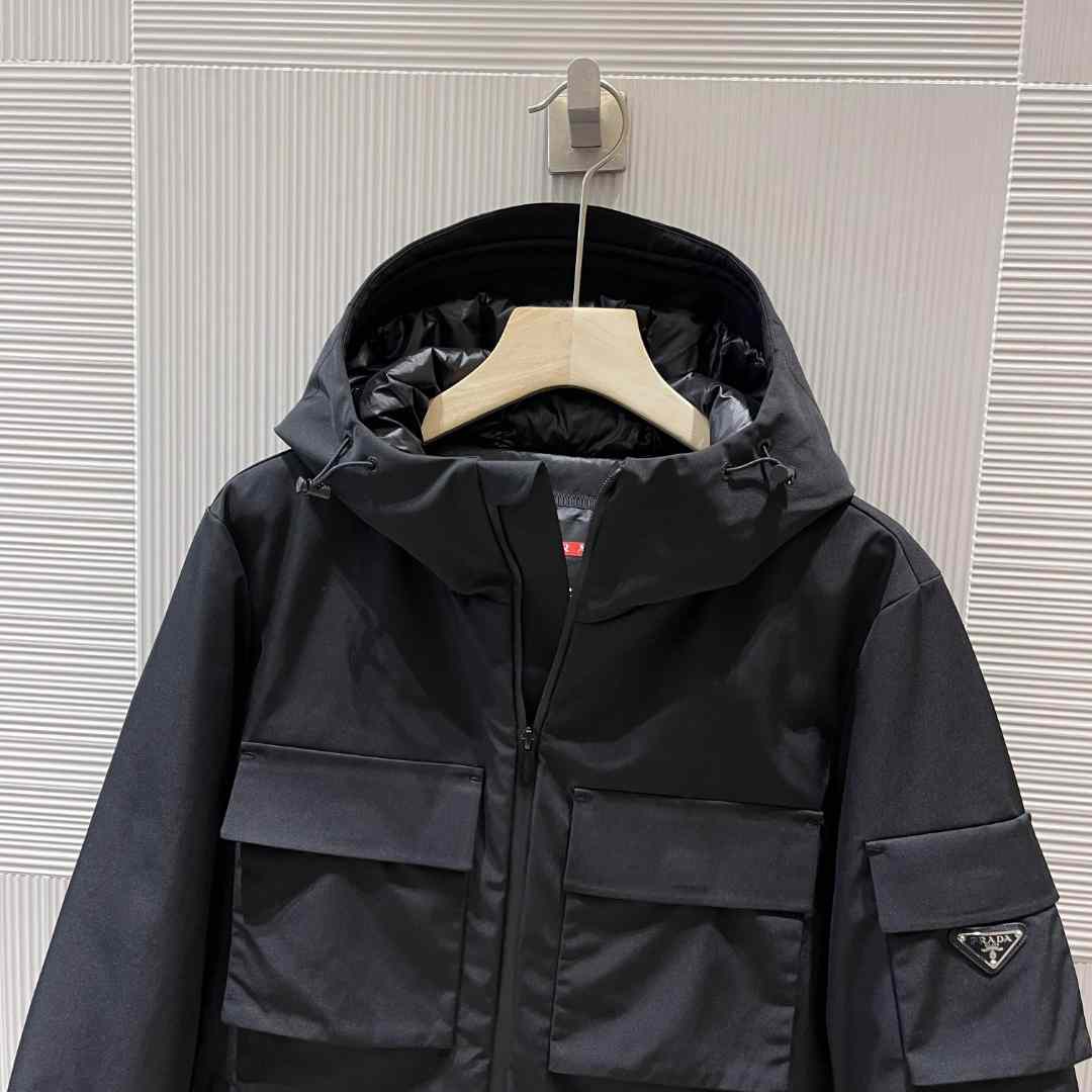 Pufferjacke mit Prada-Logo und Kapuze - EUR FASHION