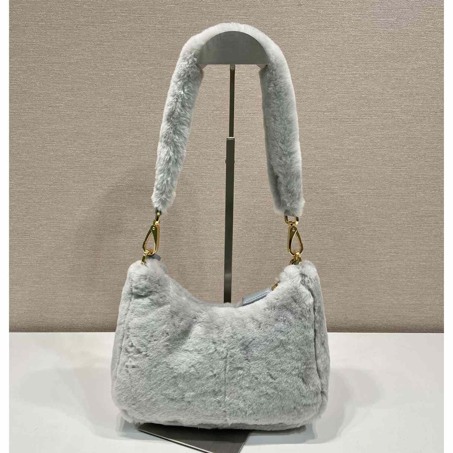 Mini-Tasche aus Lammfell von Prada (23–17–8 cm) - EUR FASHION