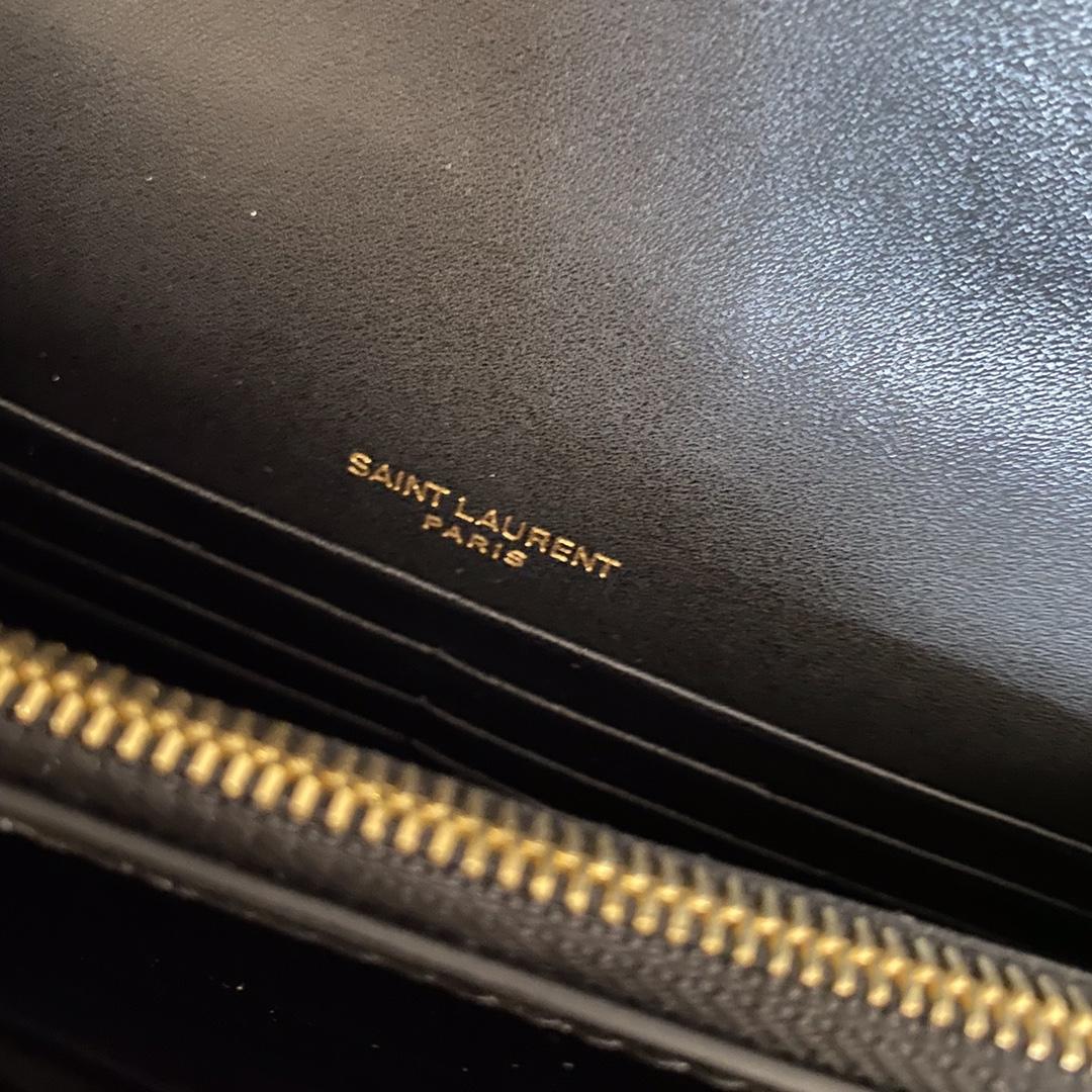Saint Laurent Sunset Chain-Geldbörse aus glänzendem Leder mit Krokodilprägung - EUR FASHION
