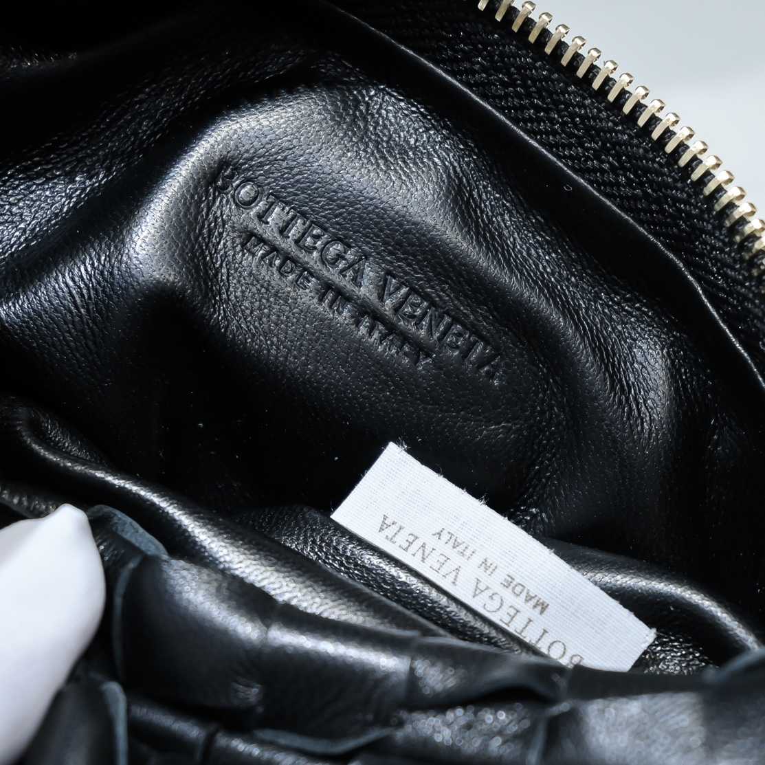 Bottega Veneta Mini Jodie Intrecciato-Ledertasche mit Henkel (28–23–8 cm) - EUR FASHION
