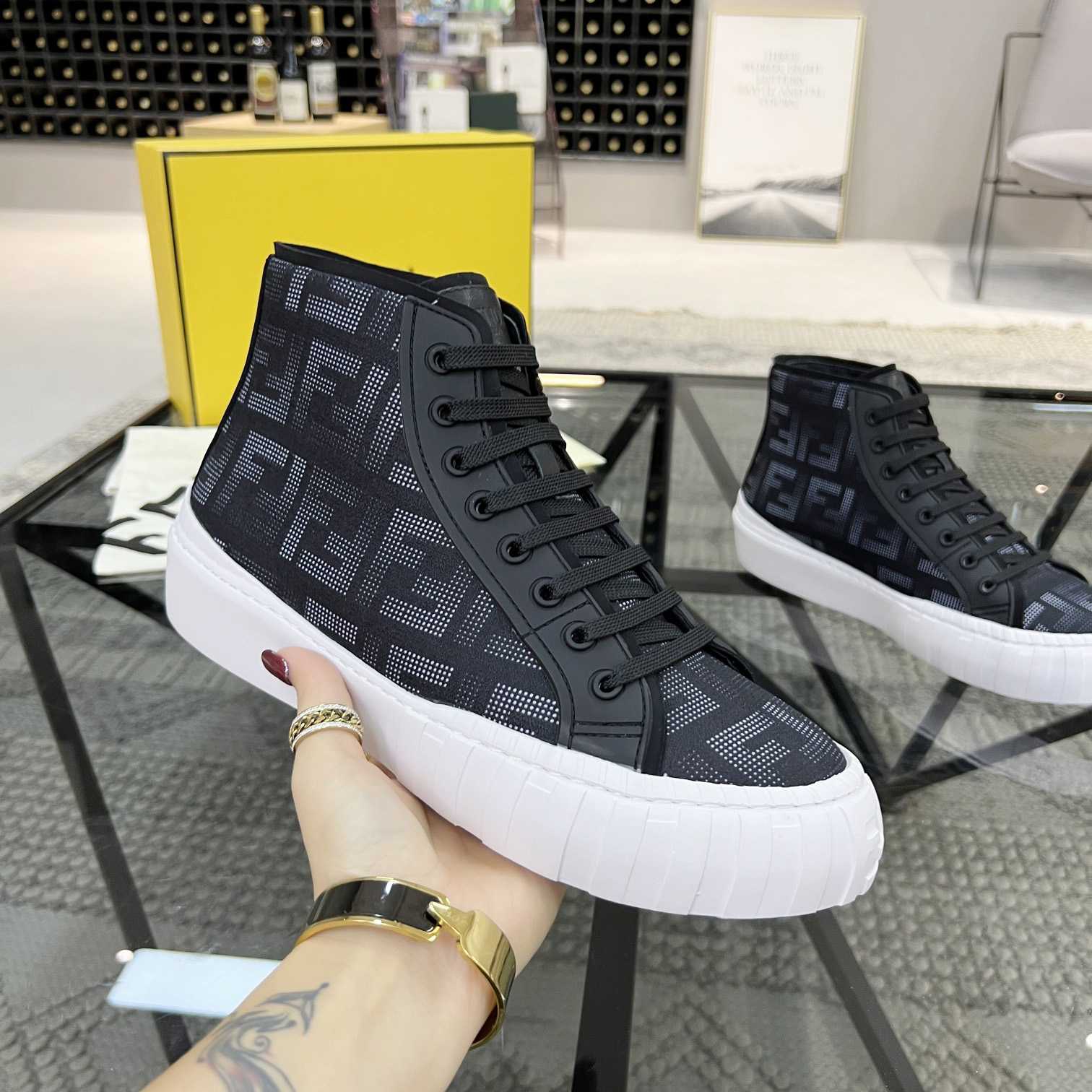 Fendi-Logo-Sneaker - EUR FASHION