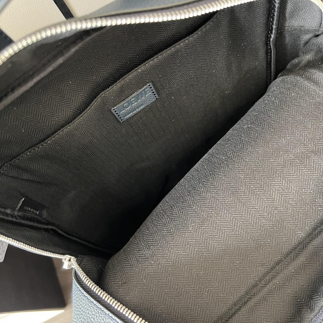 Loewe Militärrucksack aus weichem, genarbtem Kalbsleder - EUR FASHION