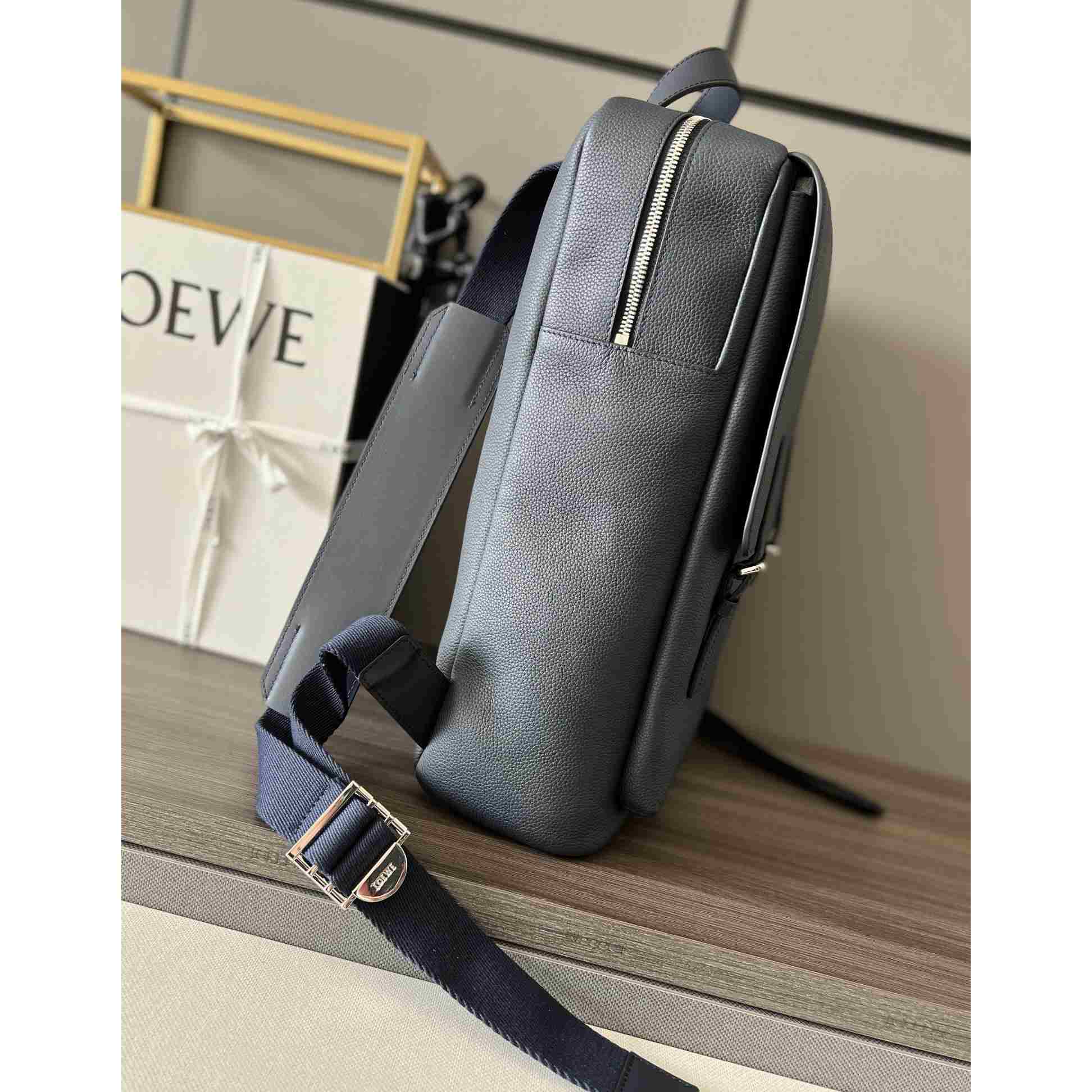Loewe Militärrucksack aus weichem, genarbtem Kalbsleder - EUR FASHION